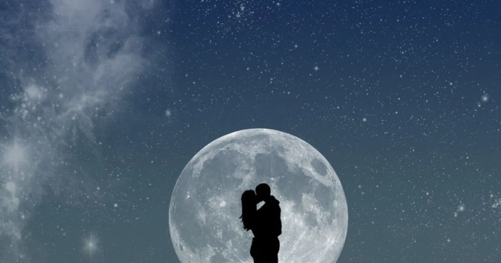 Moon Shayari 2 Line